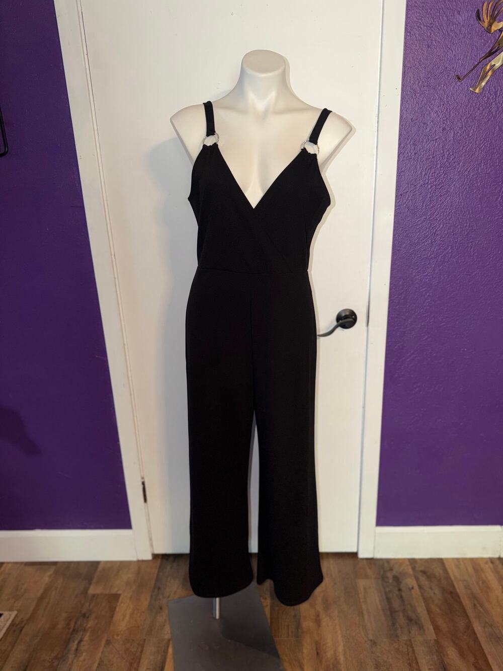 Divided women’s New v neck wide leg jumper